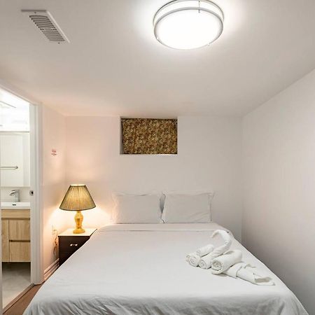 Simple & Tidy Private Rooms Toronto Exteriör bild