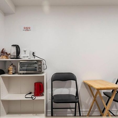 Simple & Tidy Private Rooms Toronto Exteriör bild
