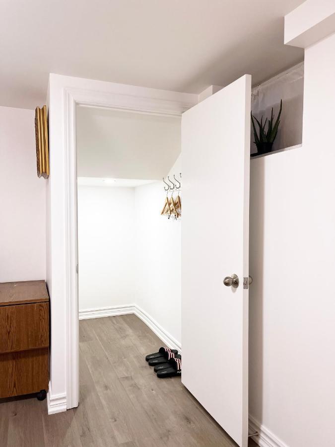 Simple & Tidy Private Rooms Toronto Exteriör bild