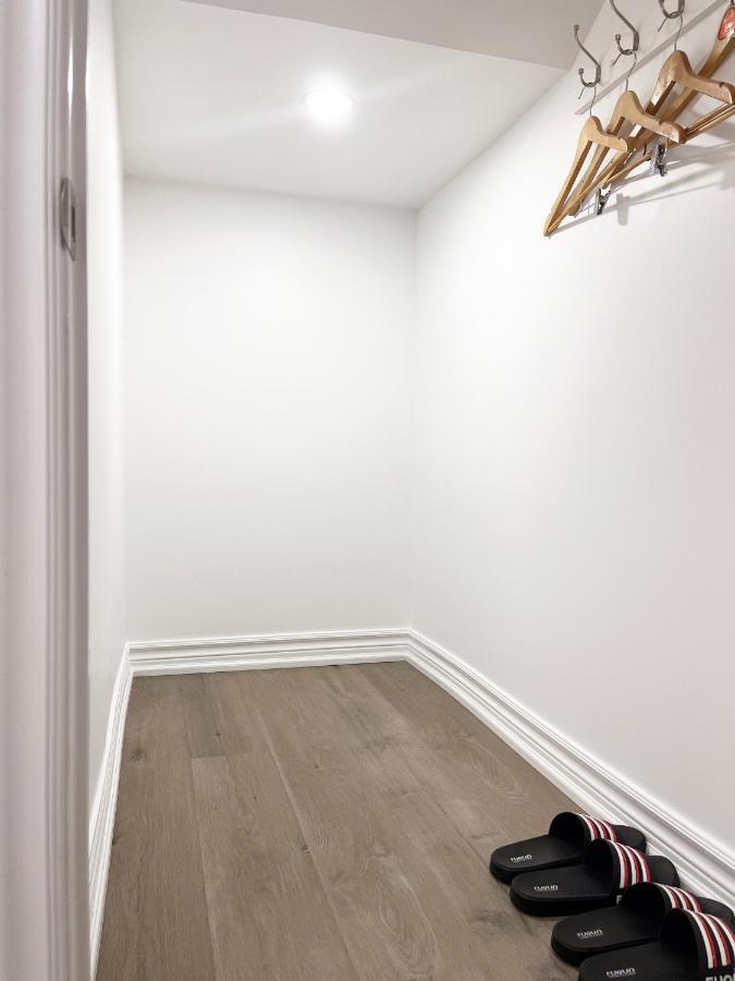 Simple & Tidy Private Rooms Toronto Exteriör bild