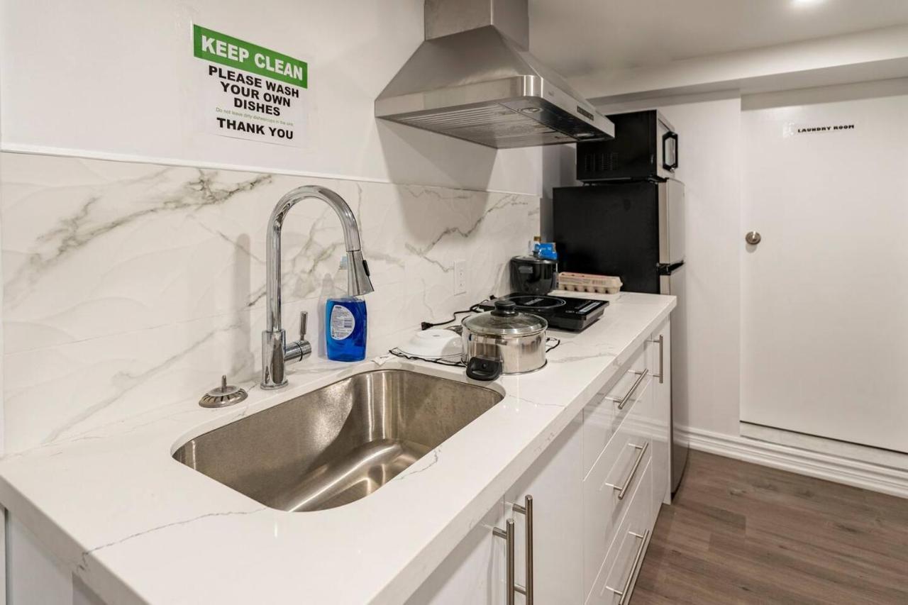 Simple & Tidy Private Rooms Toronto Exteriör bild