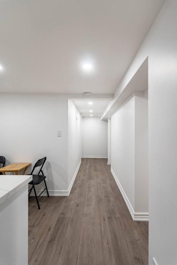 Simple & Tidy Private Rooms Toronto Exteriör bild