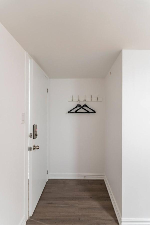 Simple & Tidy Private Rooms Toronto Exteriör bild