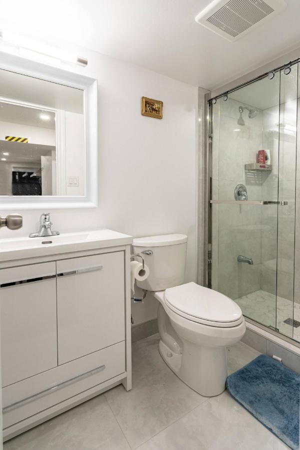 Simple & Tidy Private Rooms Toronto Exteriör bild