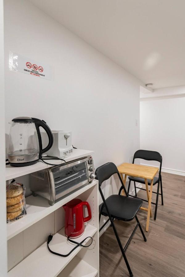 Simple & Tidy Private Rooms Toronto Exteriör bild