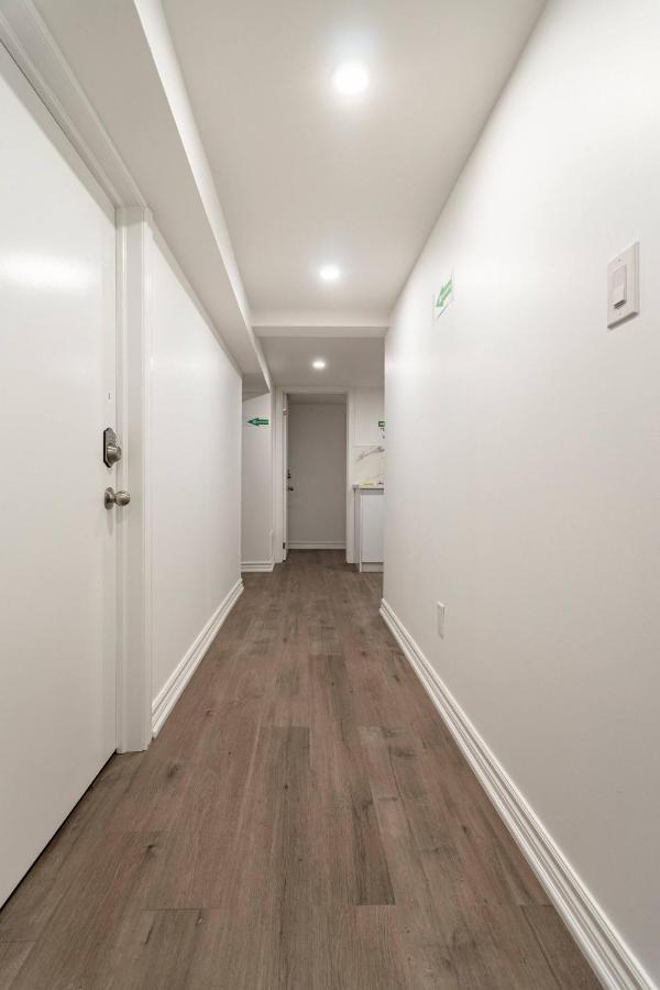Simple & Tidy Private Rooms Toronto Exteriör bild