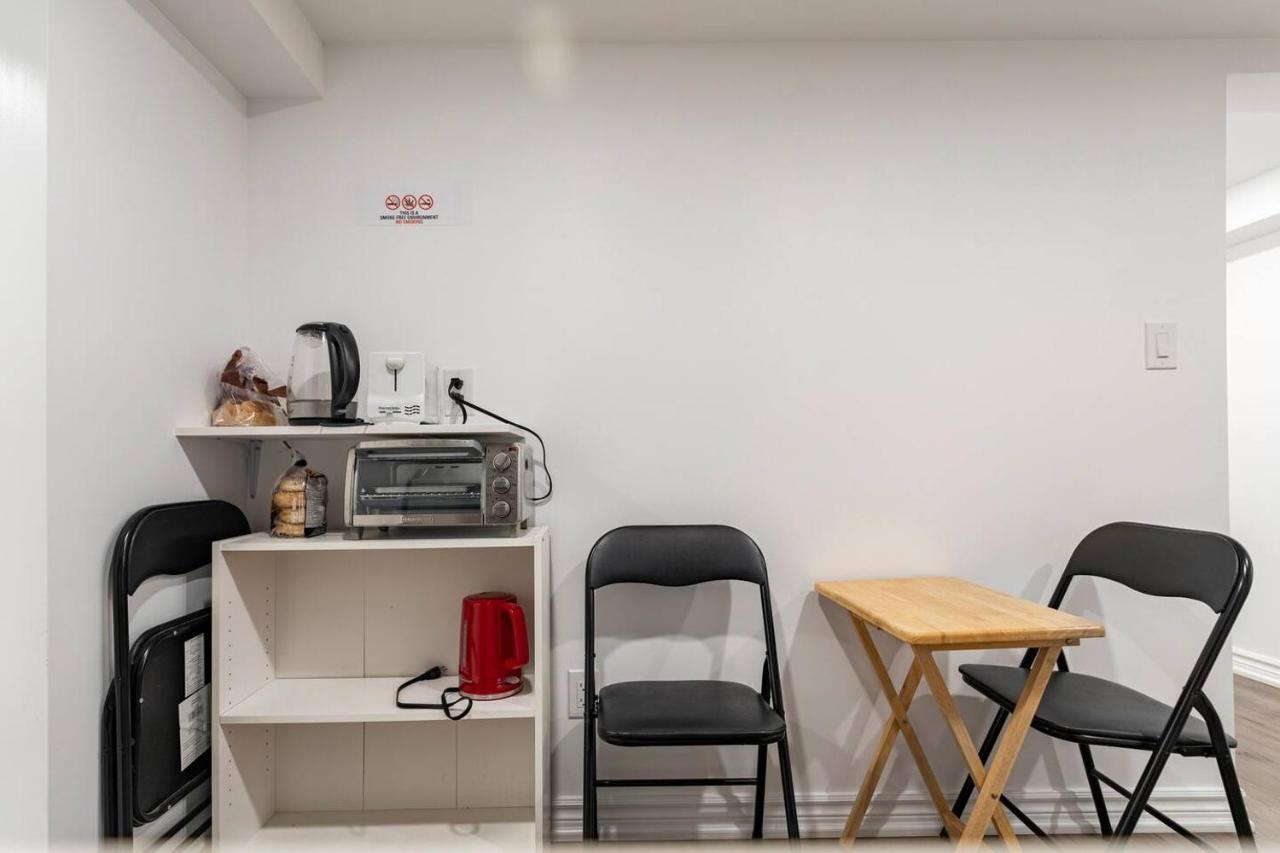 Simple & Tidy Private Rooms Toronto Exteriör bild