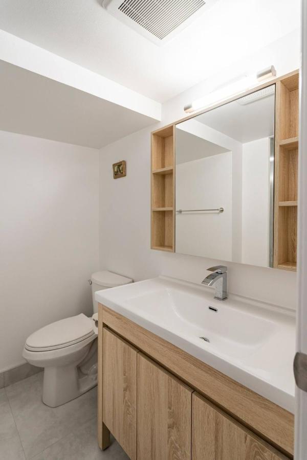 Simple & Tidy Private Rooms Toronto Exteriör bild